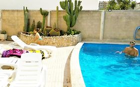Hostal Golden Tower Pensión